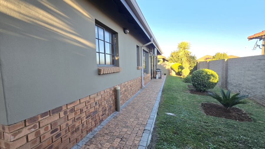 4 Bedroom Property for Sale in Waterkloof East North West